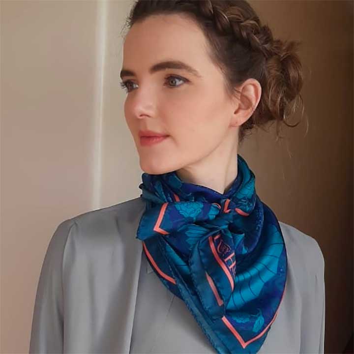 13 Cool Ways To Wear Scarves During The Fall