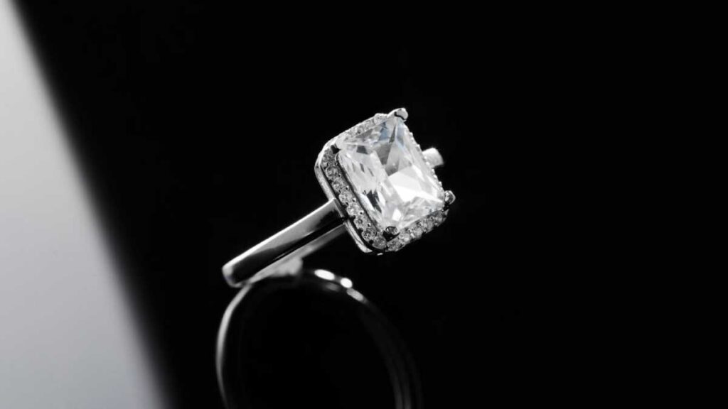 Buy Lab-Grown Diamond Rings at Affordable Prices at Loose Grown Diamond