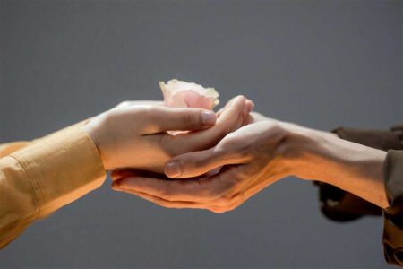 How Being Present Can Lead to More Meaningful Connections