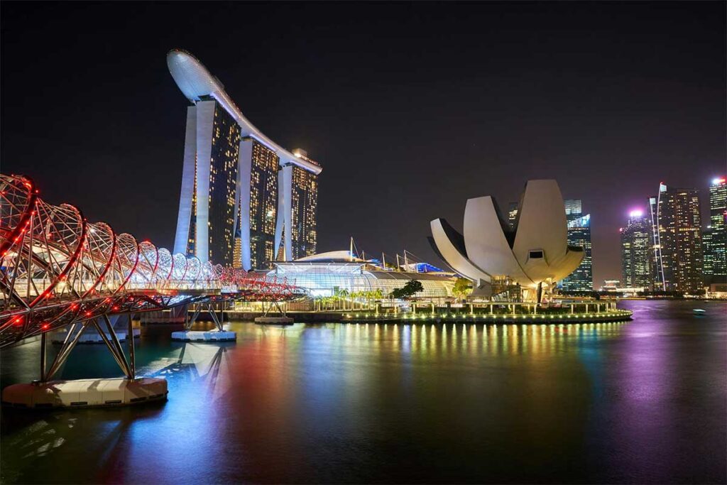The Amazing Sights Of Singapore's Waterfront